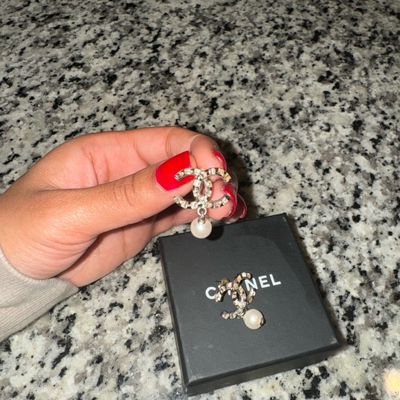 Chanel 2022 Faux Pearl CC Drop Earrings - Picture 4 of 7